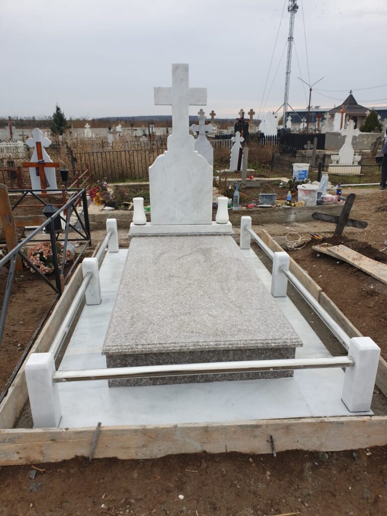 monument funerar Cimitirul Bellu București din marmură și granit